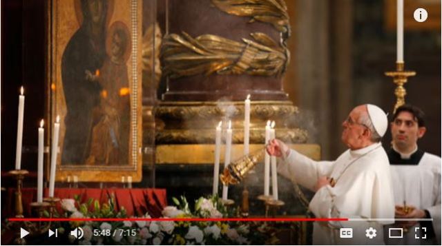 Capture - Pope Francis venerating a picture of Mary and the Christ child