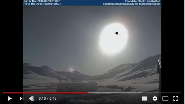 Capture -- Twelfth picture showing the Sun Simulator on the left hiding a huge, tan, striped colored planet to set